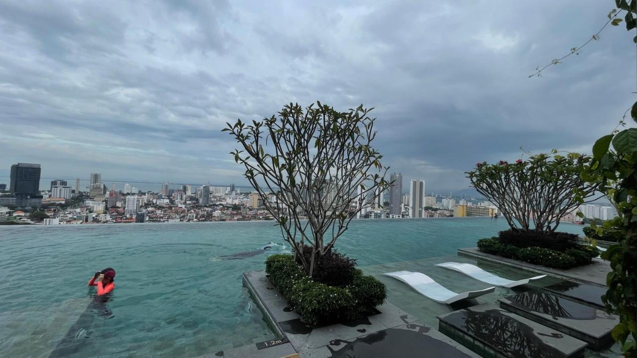 13 Beacon Executive Suites #Rooftoppool #Luxurysuites George Town Eksteriør billede